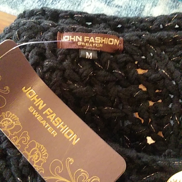 NWT JOHN FASHION BEAUTIFUL TEXTURED, KNITTED SWEATER IN BLACK W/GOLD THREADING. - Picture 6 of 8